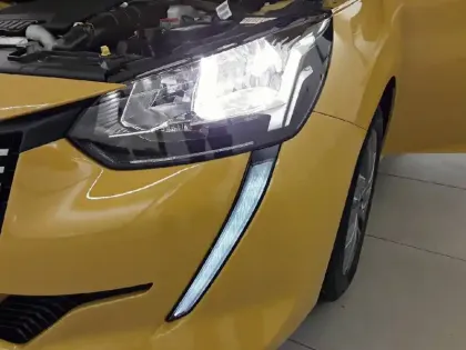 Photo 15 Peugeot 208  PureTech 100 S&S EAT8