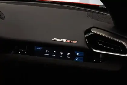 Photo 21 Ferrari 296 gts  3.0 Turbo V6 Hybride 830 ch