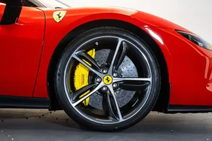 Photo 32 Ferrari 296 gts  3.0 Turbo V6 Hybride 830 ch