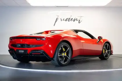 Photo 28 Ferrari 296 gts  3.0 Turbo V6 Hybride 830 ch