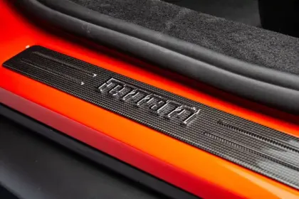 Photo 13 Ferrari 296 gts  3.0 Turbo V6 Hybride 830 ch