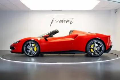 Photo 31 Ferrari 296 gts  3.0 Turbo V6 Hybride 830 ch