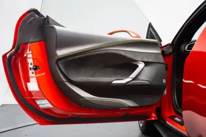 Photo 36 Ferrari 296 gts  3.0 Turbo V6 Hybride 830 ch