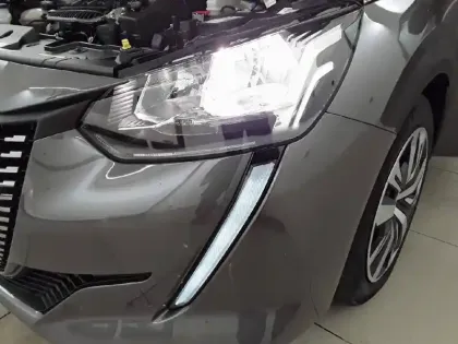 Photo 35 Peugeot 208  PureTech 75 S&S BVM5
