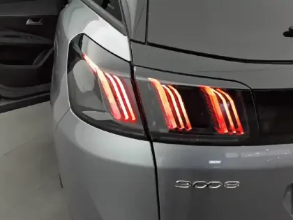 Photo 16 Peugeot 3008  Hybrid 225 e-EAT8