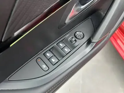 Photo 17 Peugeot 208  PureTech 100 S&S BVM6