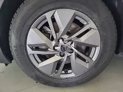 Photo 32 Peugeot 408  PHEV 180 e-EAT8