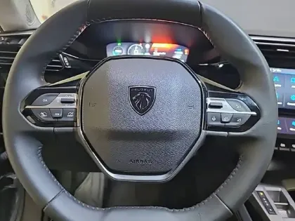 Photo 28 Peugeot 408  PHEV 180 e-EAT8