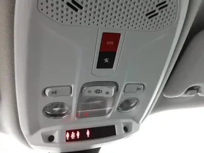 Photo 14 Peugeot 2008  Moteur électrique 136 ch