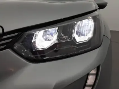 Photo 15 Peugeot 2008  Moteur électrique 136 ch