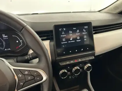 Photo 13 Renault Clio  E-Tech full hybrid 145