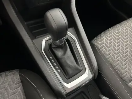 Photo 16 Renault Clio  E-Tech full hybrid 145