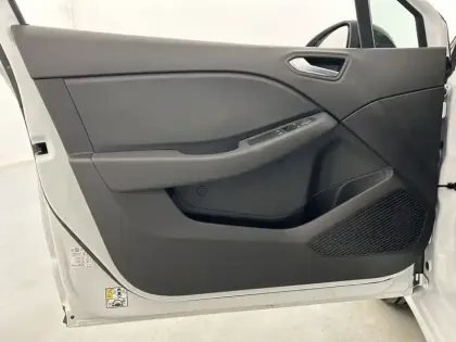 Photo 18 Renault Clio  E-Tech hybride 145