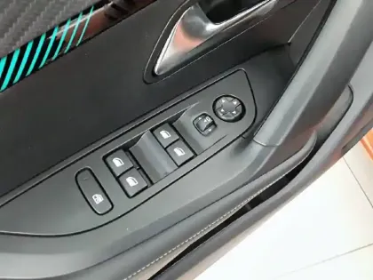 Photo 24 Peugeot 2008  BlueHDi 130 S&S EAT8