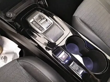 Photo 13 Peugeot 2008  BlueHDi 130 S&S EAT8