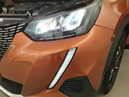 Photo 15 Peugeot 2008  BlueHDi 130 S&S EAT8