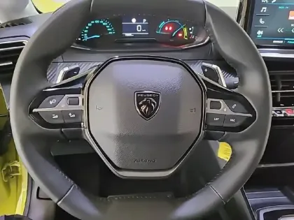 Photo 39 Peugeot 208  Hybrid 100 e-DCS6