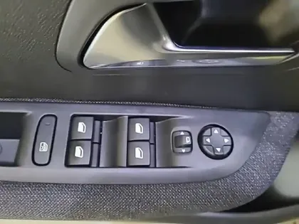 Photo 60 Peugeot 208  Hybrid 100 e-DCS6