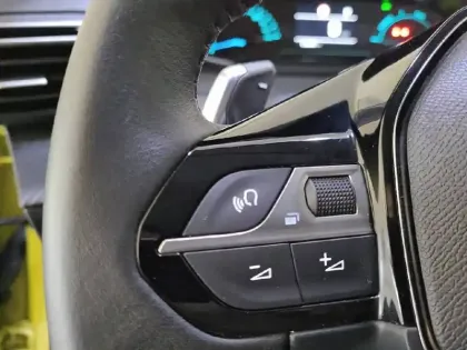 Photo 57 Peugeot 208  Hybrid 100 e-DCS6