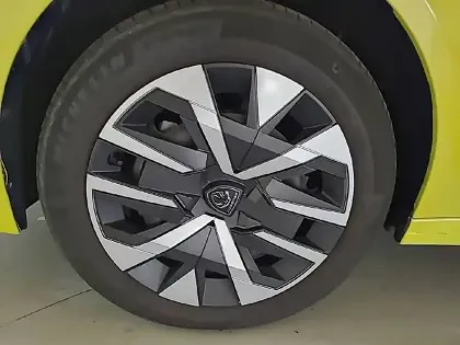 Photo 43 Peugeot 208  Hybrid 100 e-DCS6