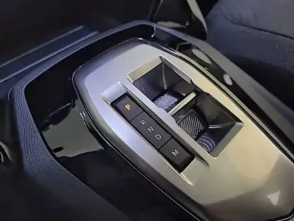 Photo 44 Peugeot 208  Hybrid 100 e-DCS6