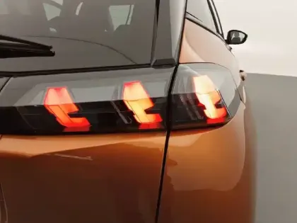 Photo 15 Peugeot 2008  PureTech 130 S&S BVM6