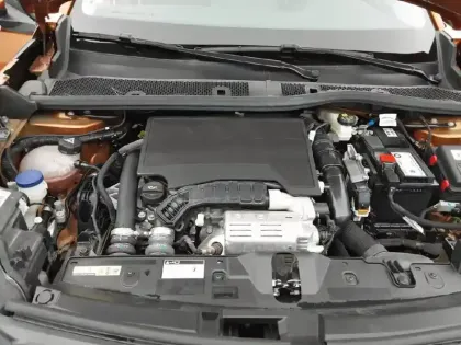 Photo 34 Peugeot 2008  PureTech 130 S&S BVM6