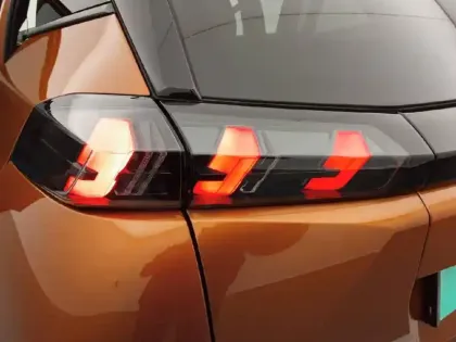 Photo 36 Peugeot 2008  PureTech 130 S&S BVM6