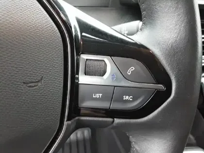 Photo 37 Peugeot 2008  PureTech 130 S&S BVM6