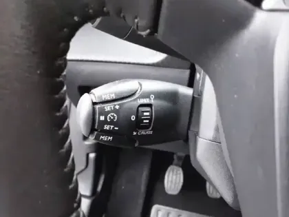 Photo 39 Peugeot 2008  PureTech 130 S&S BVM6