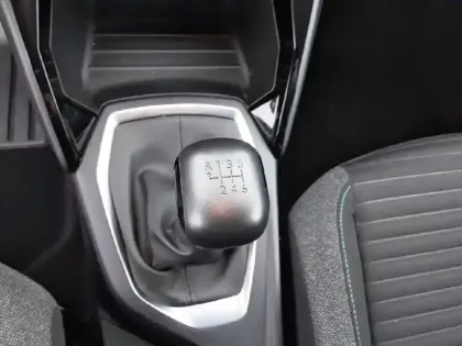 Photo 33 Peugeot 2008  PureTech 130 S&S BVM6