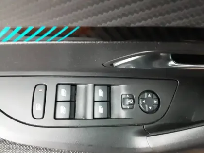 Photo 40 Peugeot 2008  PureTech 130 S&S BVM6