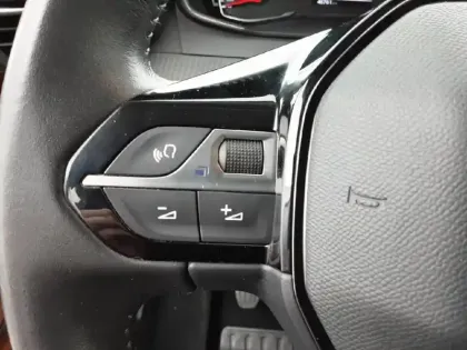 Photo 38 Peugeot 2008  PureTech 130 S&S BVM6