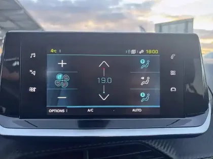 Photo 20 Peugeot 208  Electrique 50 kWh 136ch