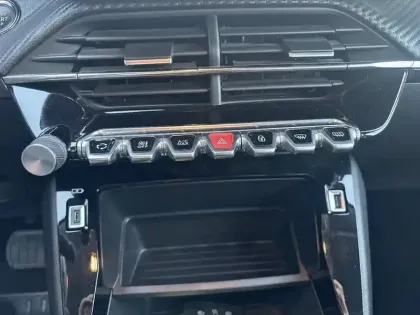 Photo 23 Peugeot 208  Electrique 50 kWh 136ch