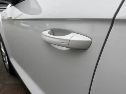 Photo 17 Volkswagen T-roc  1.0 TSI 116 Start/Stop BVM6