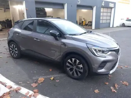 Photo 6 Renault Captur  E-Tech full hybrid 145