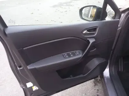 Photo 10 Renault Captur  E-Tech full hybrid 145