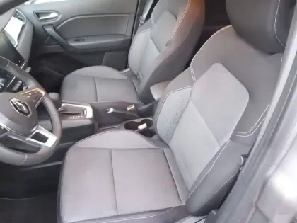 Photo 8 Renault Captur  E-Tech full hybrid 145