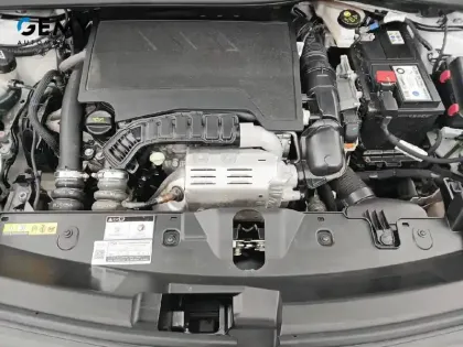 Photo 72 Peugeot 2008  PureTech 100 S&S BVM6