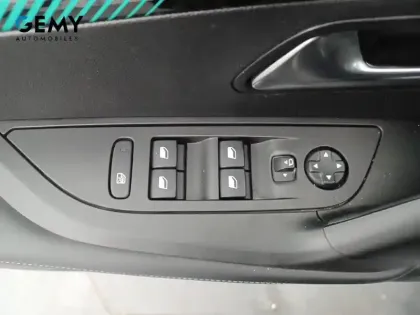 Photo 30 Peugeot 2008  BlueHDi 130 S&S EAT8