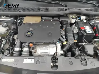 Photo 33 Peugeot 2008  BlueHDi 130 S&S EAT8