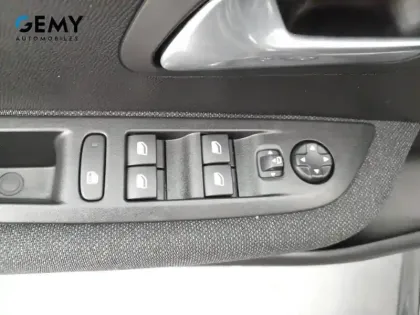 Photo 11 Peugeot 208  Electrique 50 kWh 136ch