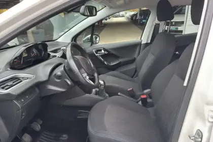 Photo 15 Peugeot 208  PureTech 82ch S&S BVM5