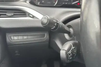 Photo 18 Peugeot 208  PureTech 82ch S&S BVM5