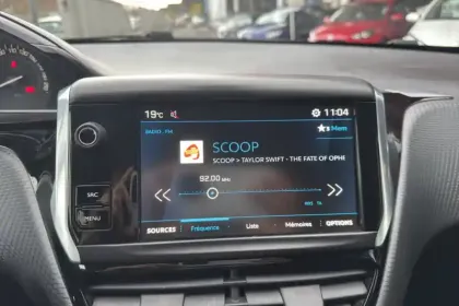 Photo 22 Peugeot 208  PureTech 82ch S&S BVM5