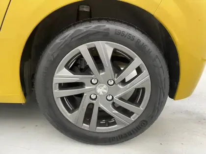 Photo 79 Peugeot 208  PureTech 75 S&S BVM5