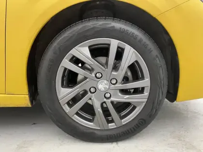 Photo 16 Peugeot 208  PureTech 75 S&S BVM5