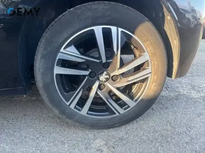 Photo 10 Peugeot 208  PureTech 75 S&S BVM5