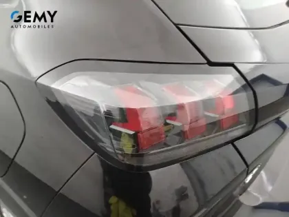 Photo 16 Peugeot 208  BlueHDi 100 S&S BVM6